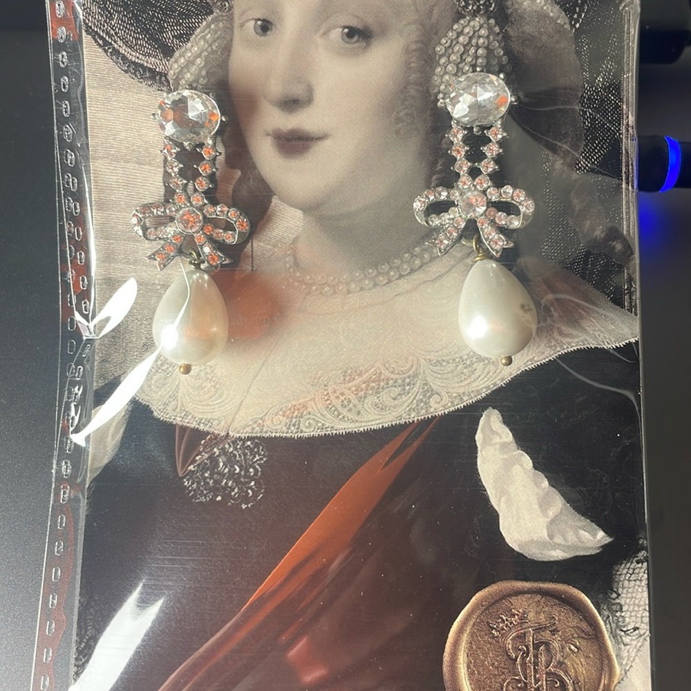 Custom-made beautiful pearl drop earrings